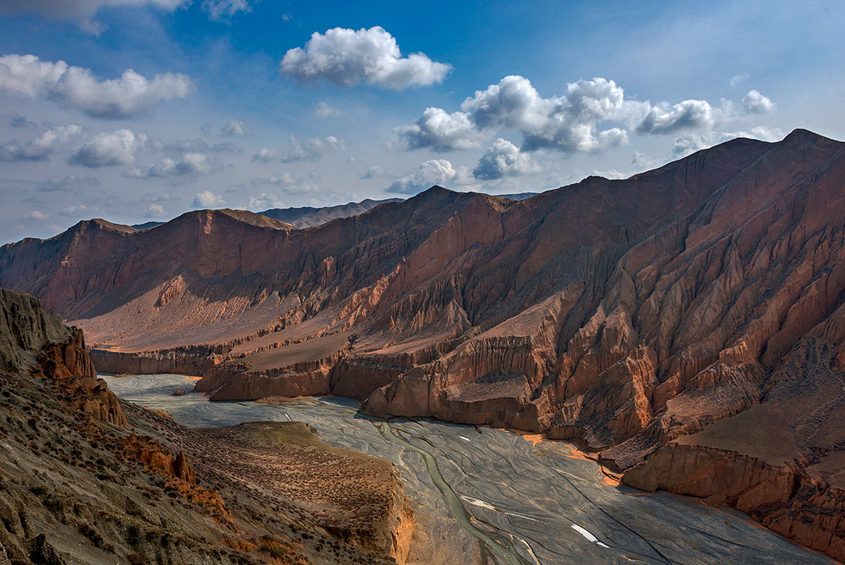 雄奇壮伟之红山大峡谷