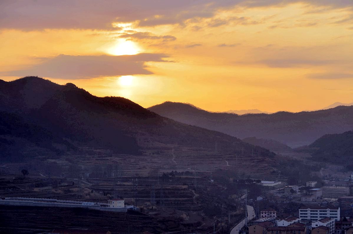 【去年拍的片子】3——山城日出（10P），敬请指导！祝各位老友新朋五一节快乐！！！