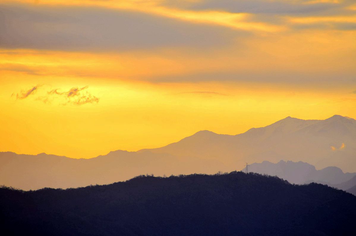 【去年拍的片子】3——山城日出（10P），敬请指导！祝各位老友新朋五一节快乐！！！