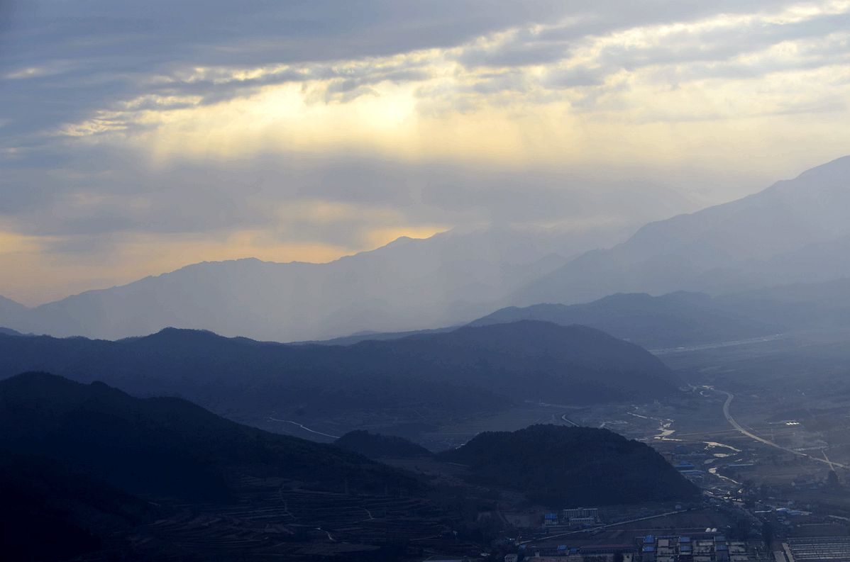 【去年拍的片子】3——山城日出（10P），敬请指导！祝各位老友新朋五一节快乐！！！