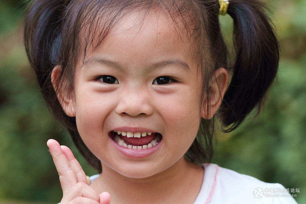 新拍儿童大头照选了二种风格各4张请摄友指导