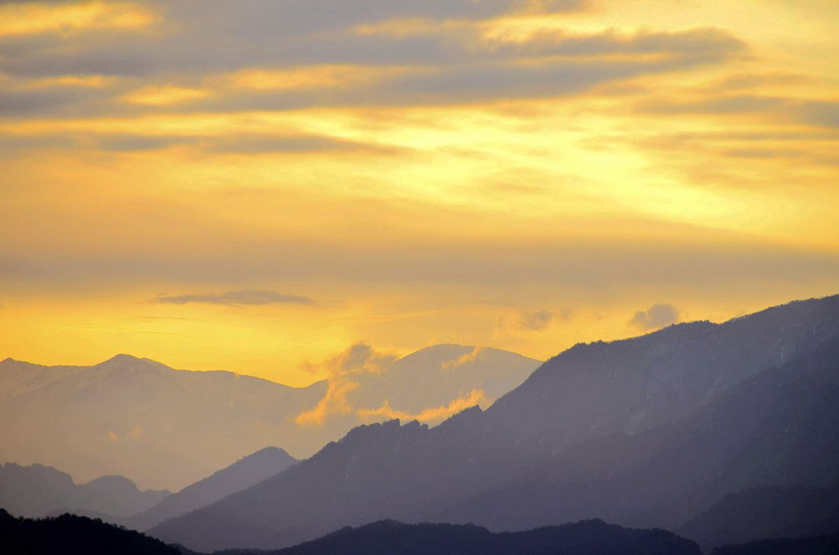 【去年拍的片子】3——山城日出（10P），敬请指导！祝各位老友新朋五一节快乐！！！