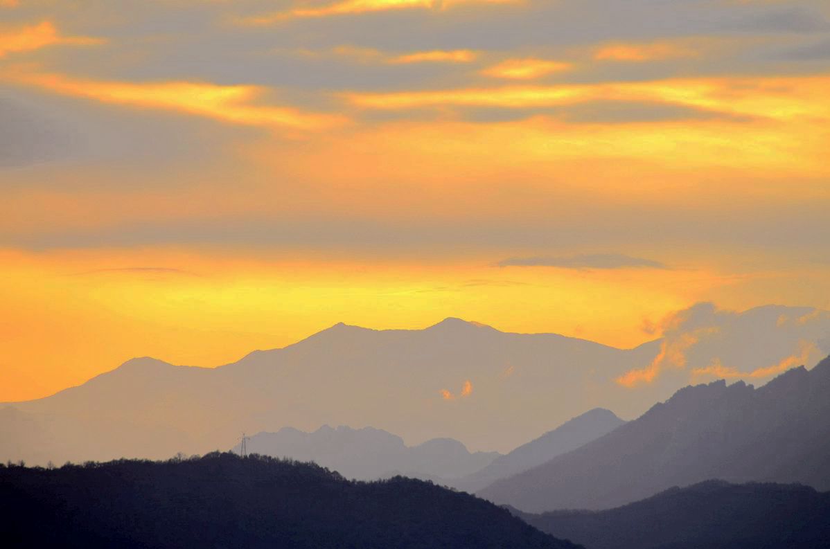 【去年拍的片子】3——山城日出（10P），敬请指导！祝各位老友新朋五一节快乐！！！