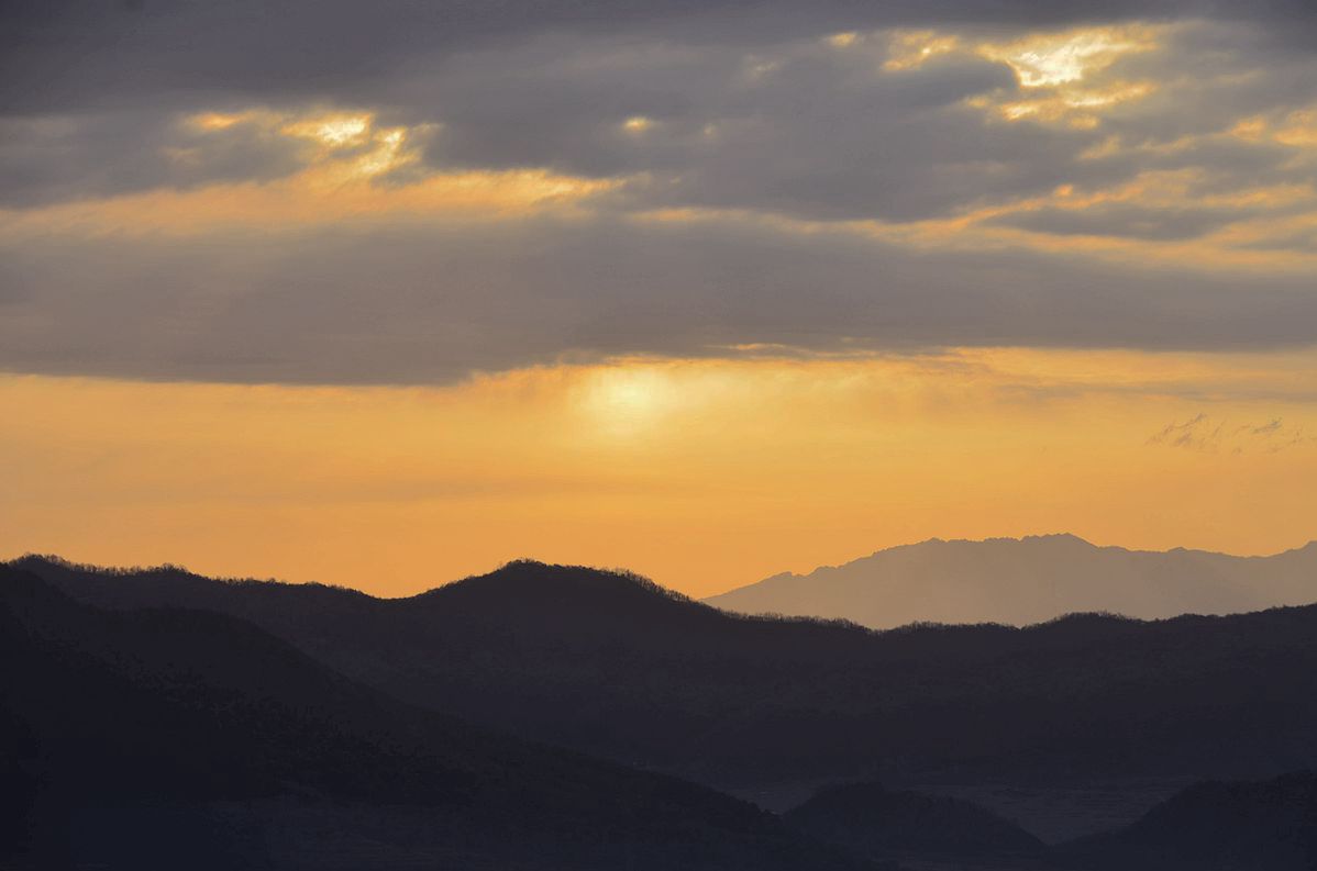 【去年拍的片子】3——山城日出（10P），敬请指导！祝各位老友新朋五一节快乐！！！