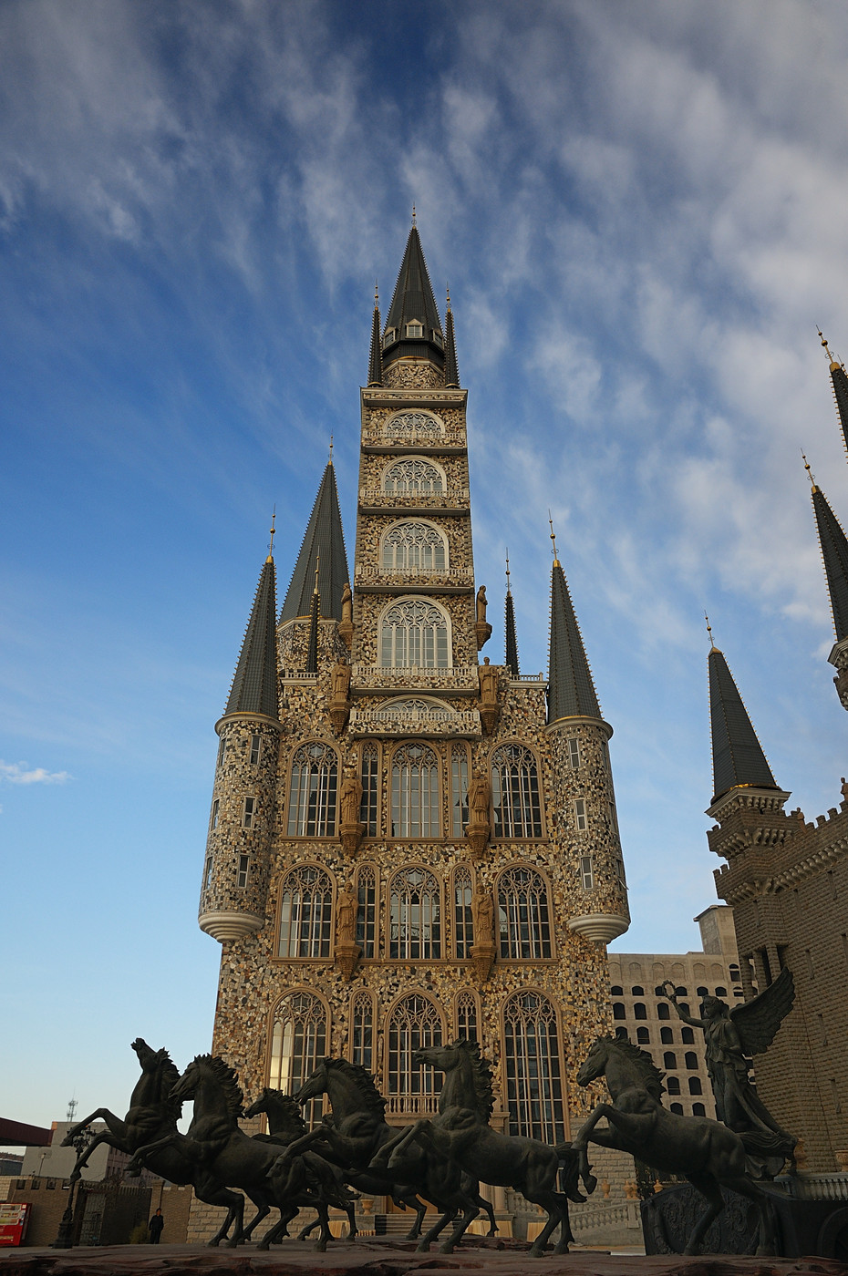 再拍魔法城堡贺凡尘光影老弟再履新职