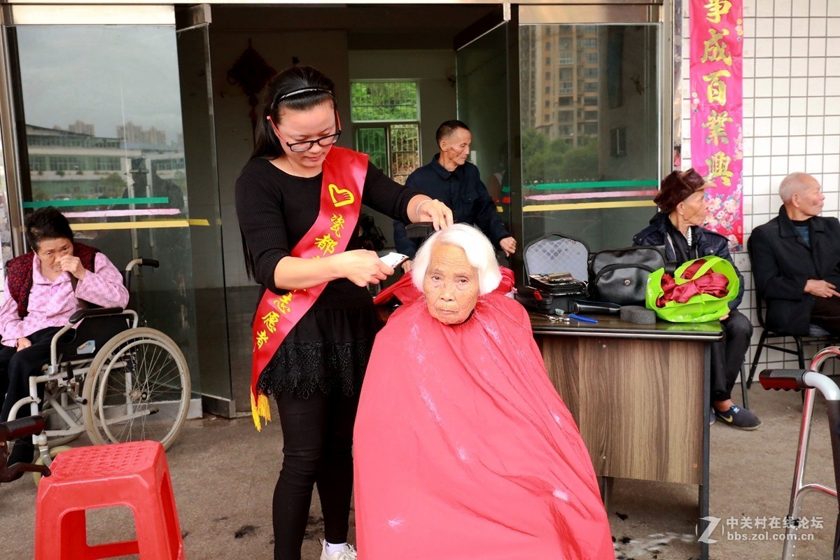 纪实拍摄----重阳节志愿者到敬老院开展活动