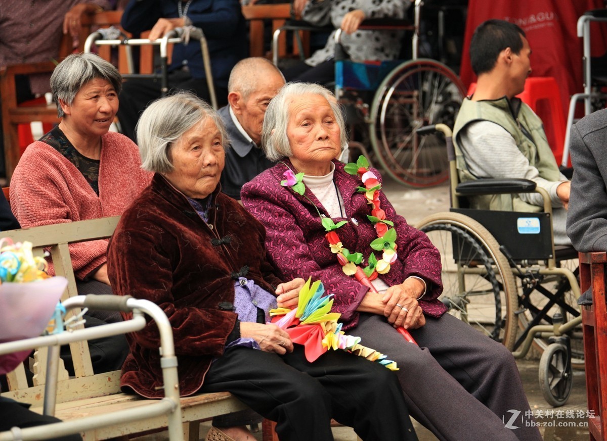 纪实拍摄----重阳节志愿者到敬老院开展活动