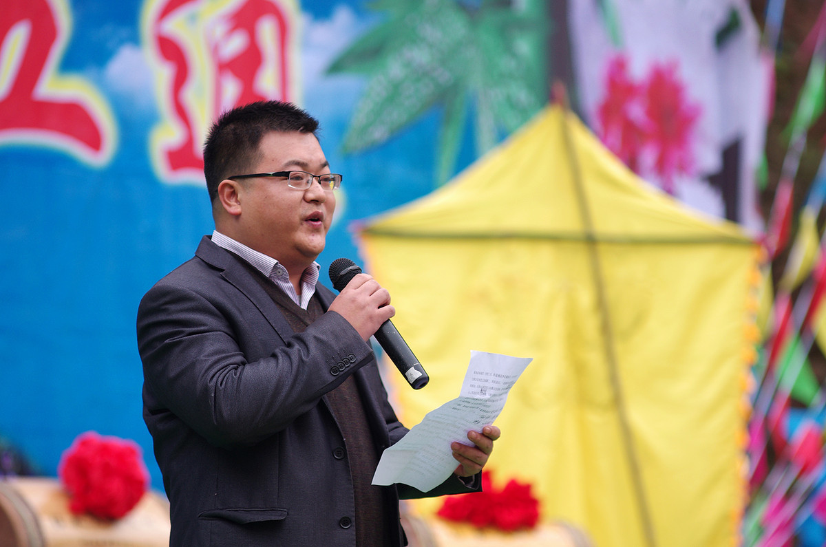 泸州苗乡“踩山节”