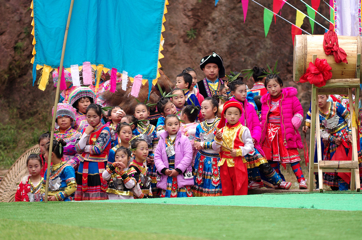 泸州苗乡“踩山节”