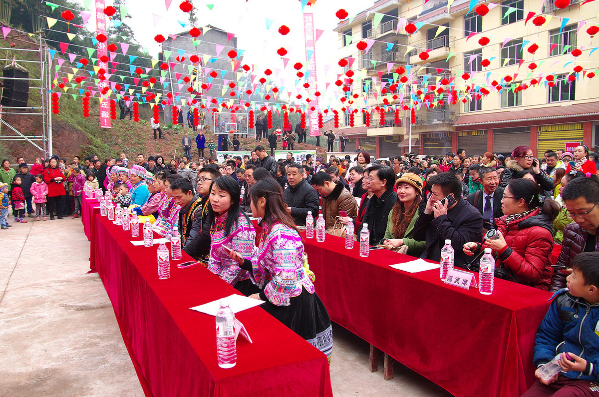 泸州苗乡“踩山节”