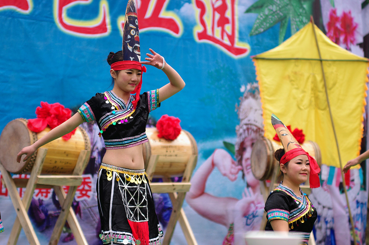 泸州苗乡“踩山节”