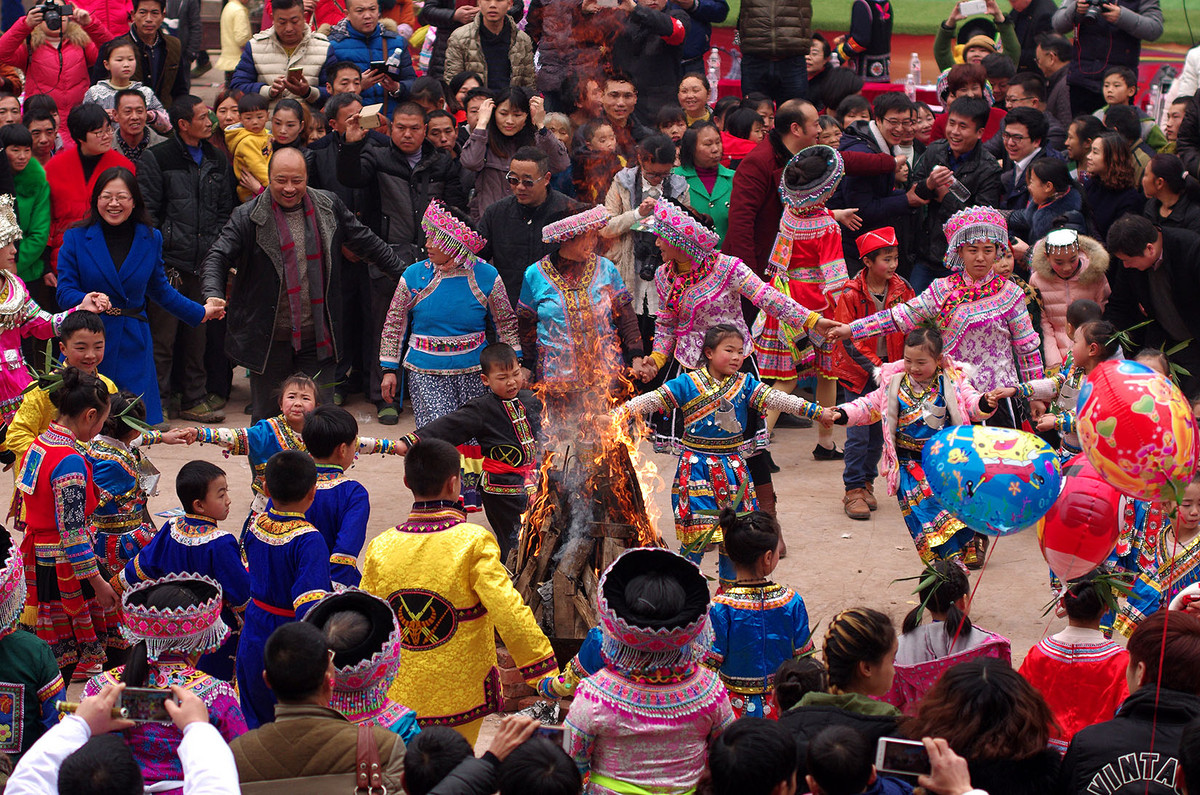 泸州苗乡“踩山节”