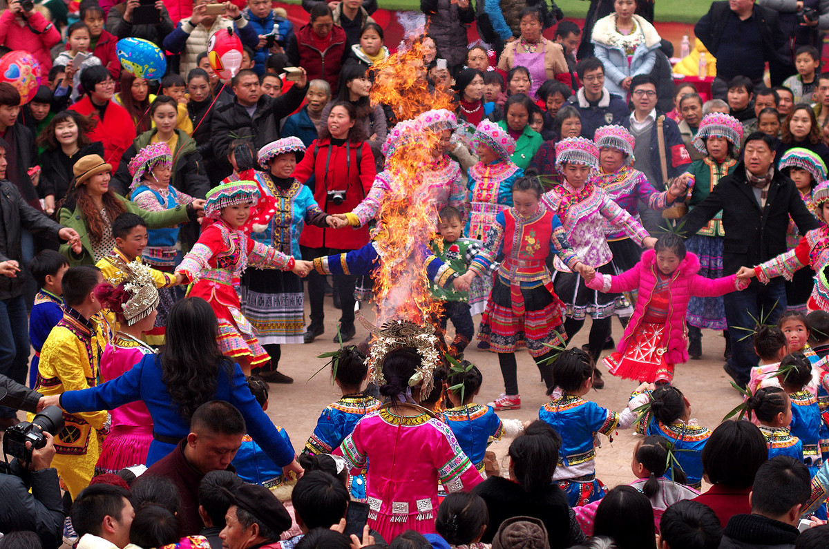 泸州苗乡“踩山节”