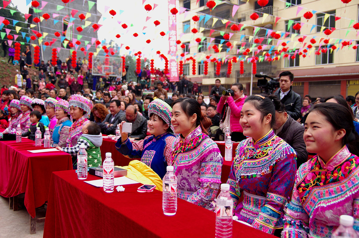 泸州苗乡“踩山节”