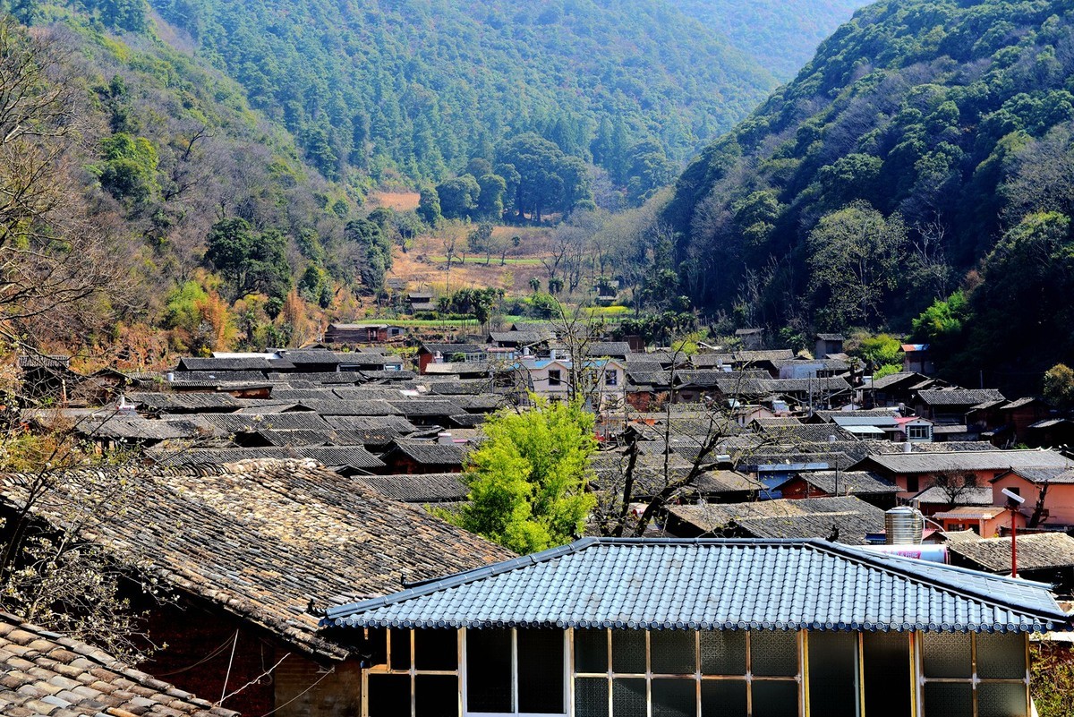 七彩云南行一字格村见证茶马古道痕迹