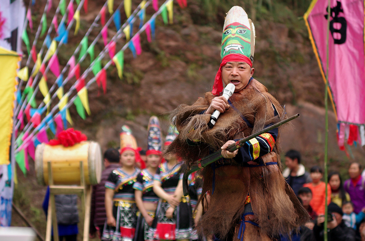 泸州苗乡“踩山节”
