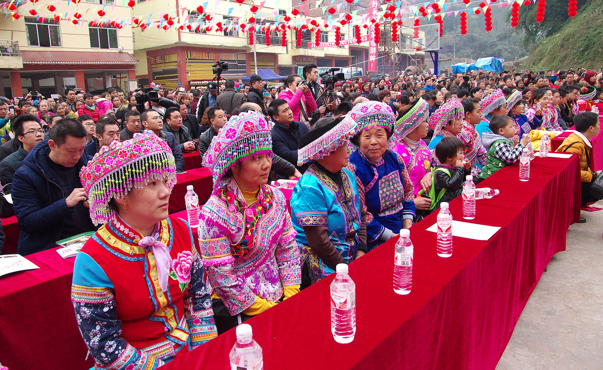 泸州苗乡“踩山节”