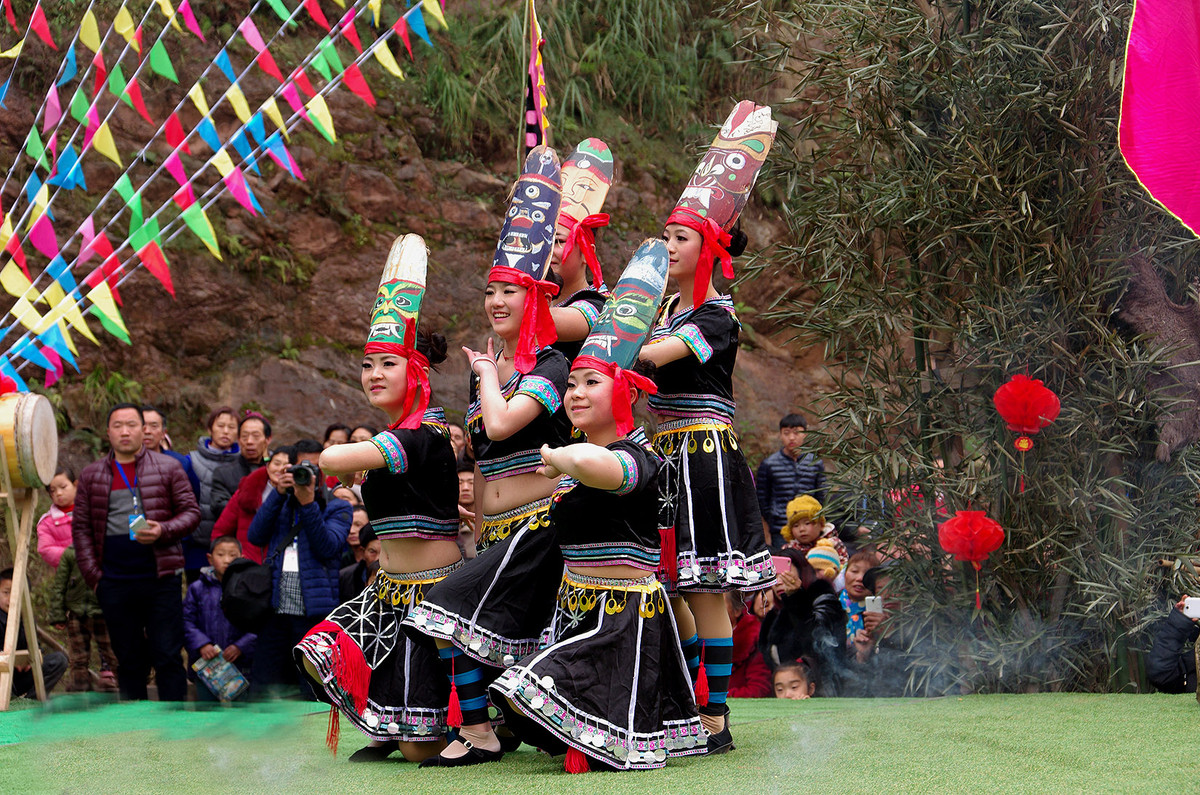泸州苗乡“踩山节”