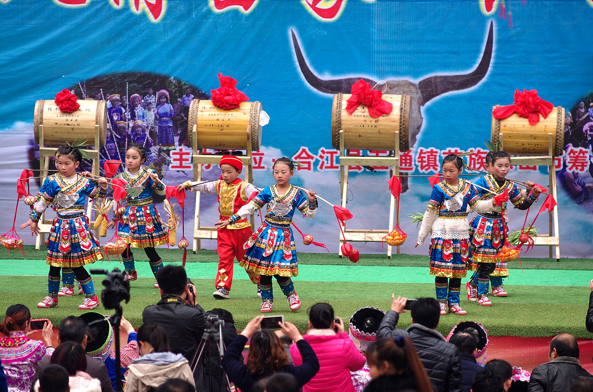 泸州苗乡“踩山节”