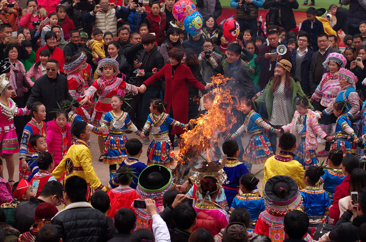 泸州苗乡“踩山节”