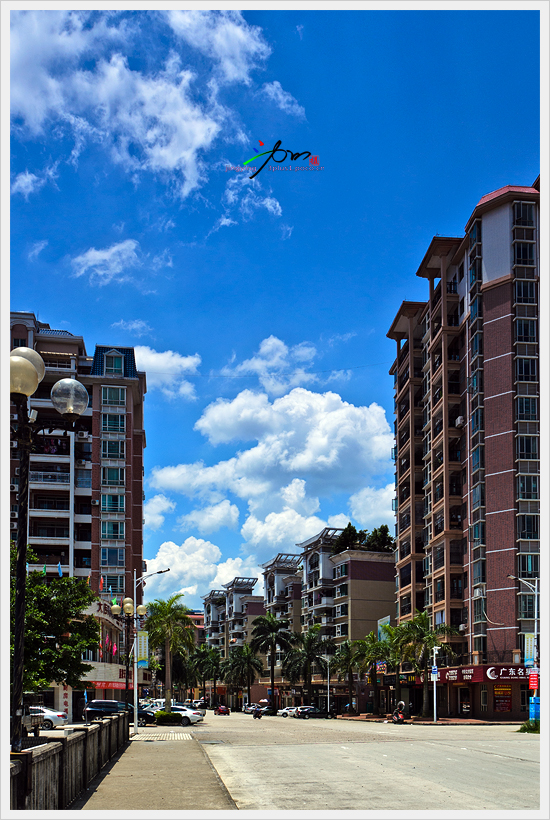 烈日下的新丰县城坚幅