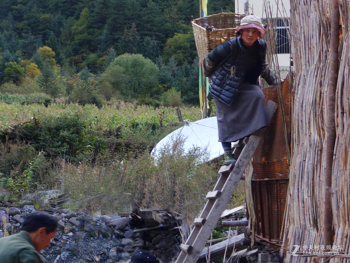 走进藏寨——浓浓的风情