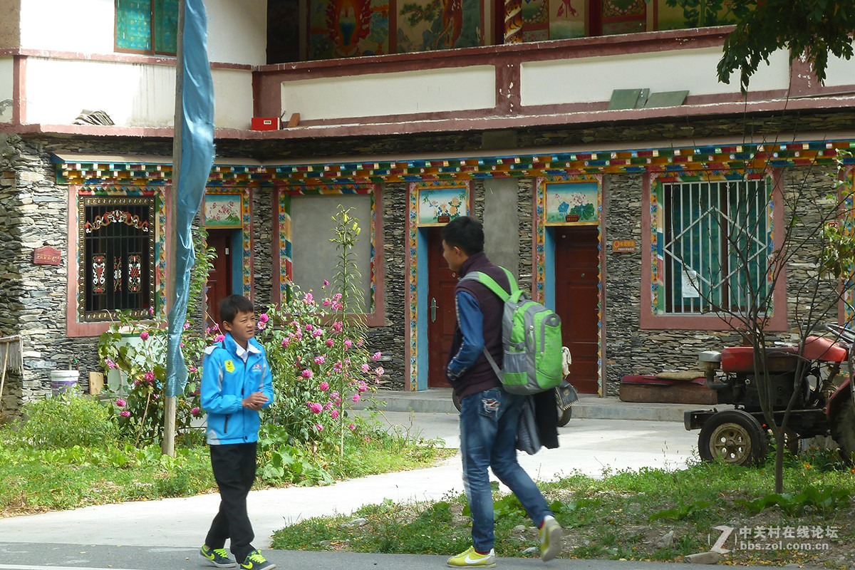 走进藏寨——浓浓的风情