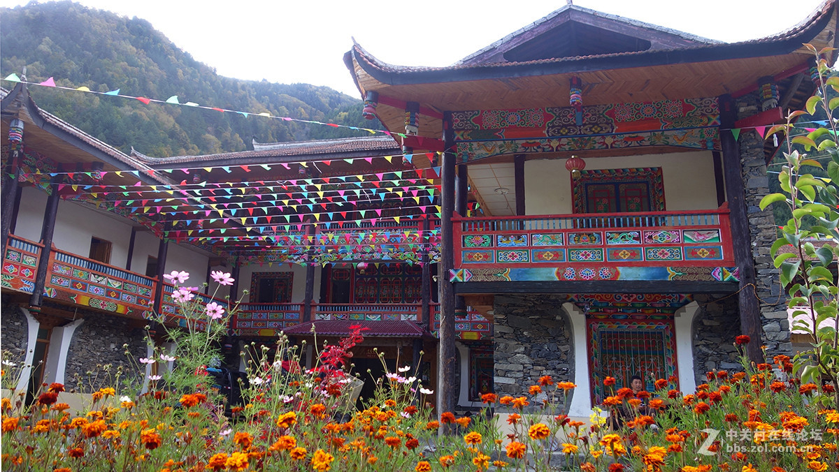 走进藏寨——浓浓的风情