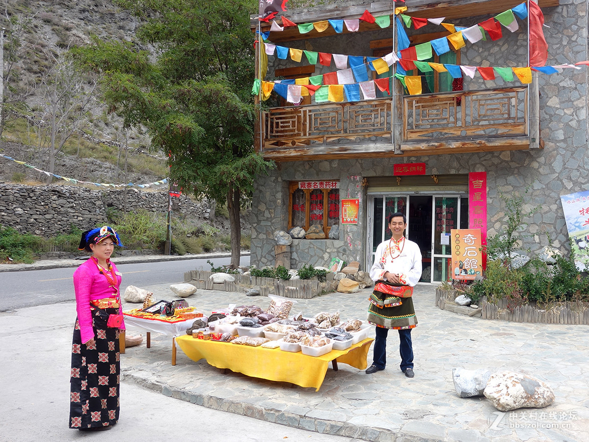 走进藏寨——浓浓的风情