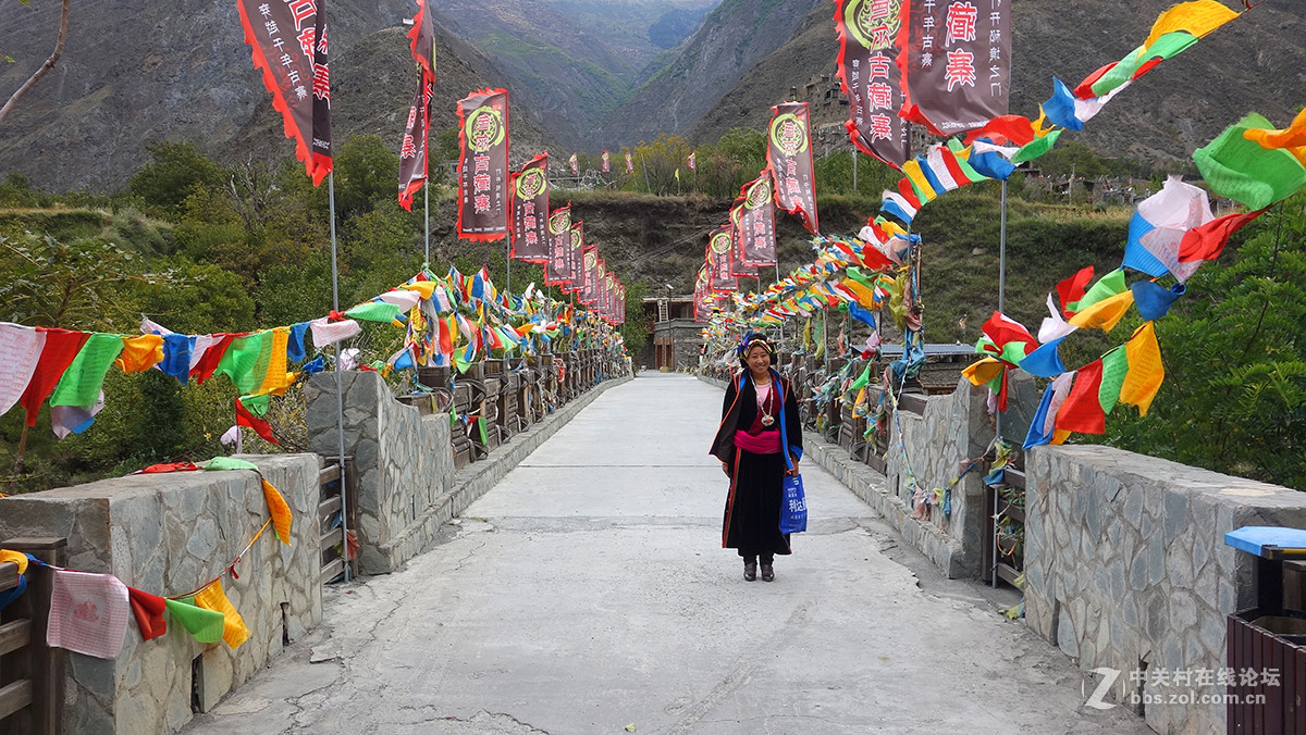 走进藏寨——浓浓的风情