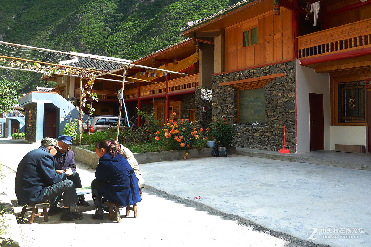 走进藏寨——浓浓的风情