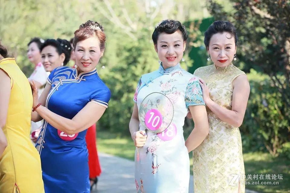 穿旗袍的大姐们