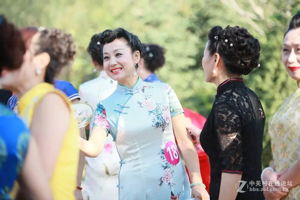 穿旗袍的大姐们