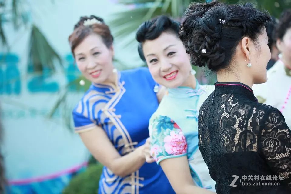 穿旗袍的大姐们