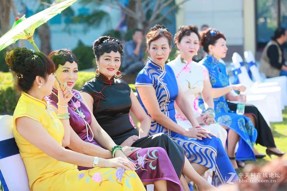 穿旗袍的大姐们