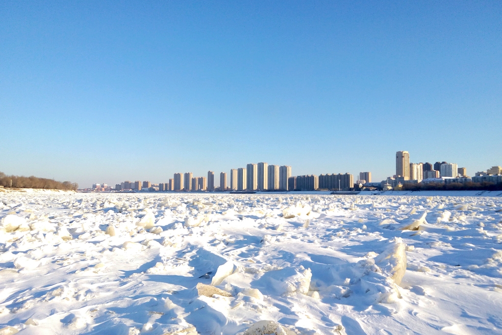 晴空踏雪又一冬