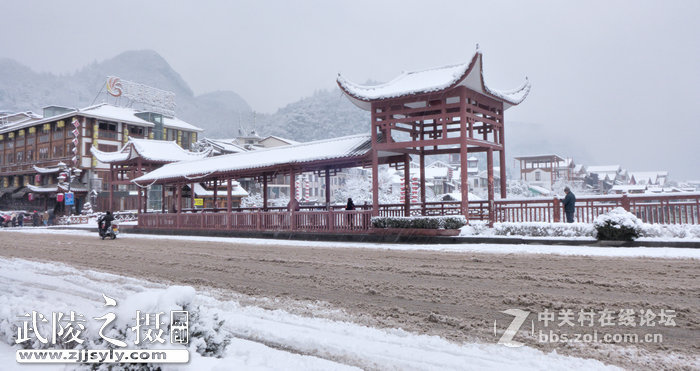 张家界武陵源溪布街雪景