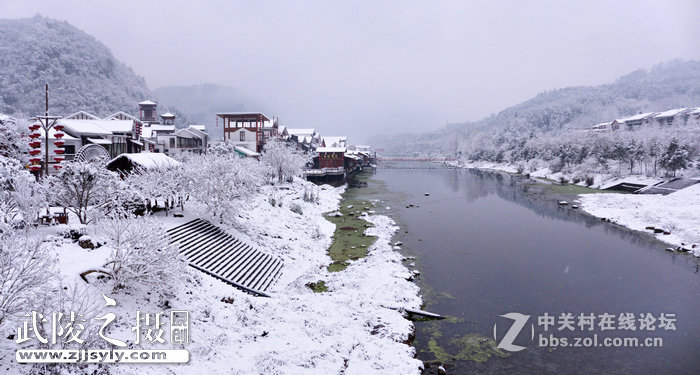 张家界武陵源溪布街雪景