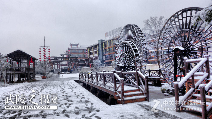 张家界武陵源溪布街雪景