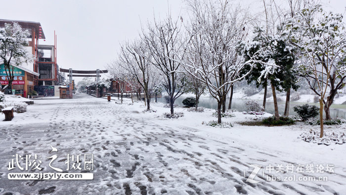 张家界武陵源溪布街雪景