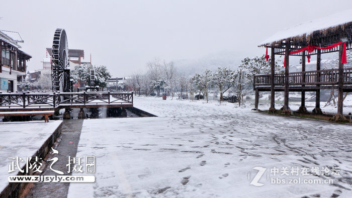张家界武陵源溪布街雪景