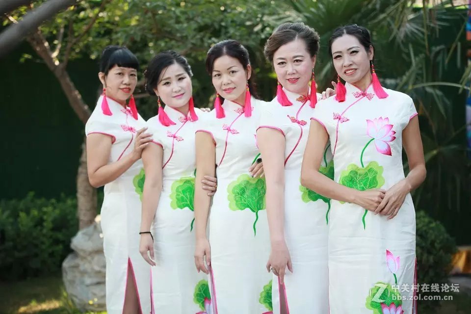 穿旗袍的大姐们