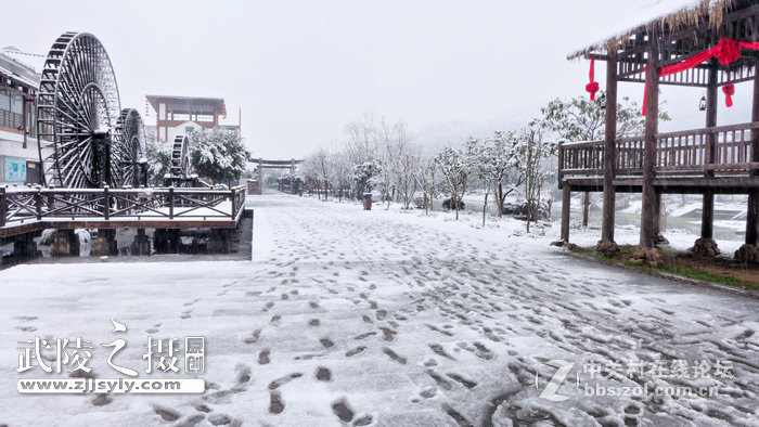 张家界武陵源溪布街雪景