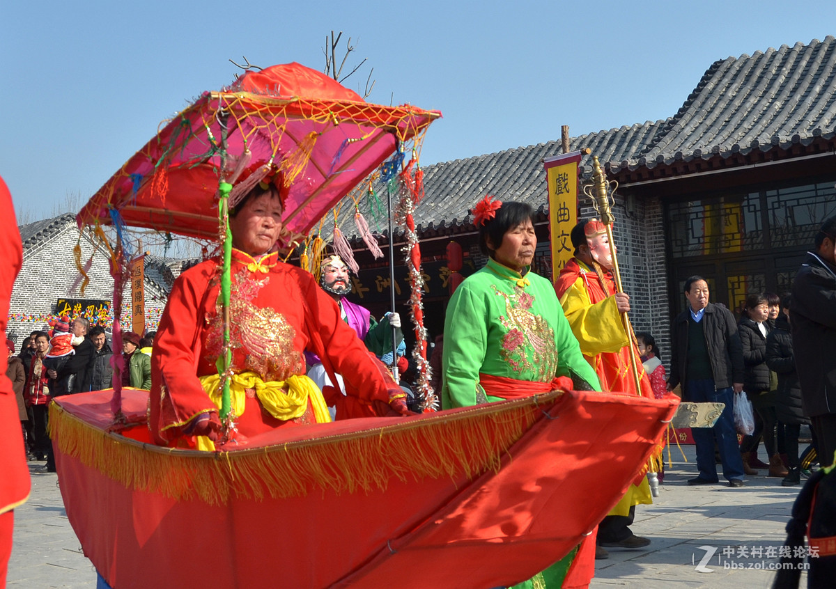 民俗表演扭秧歌     1