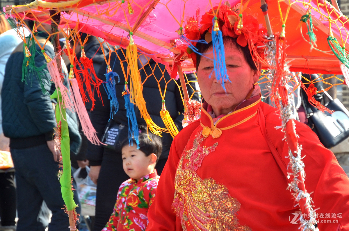 民俗表演扭秧歌     1