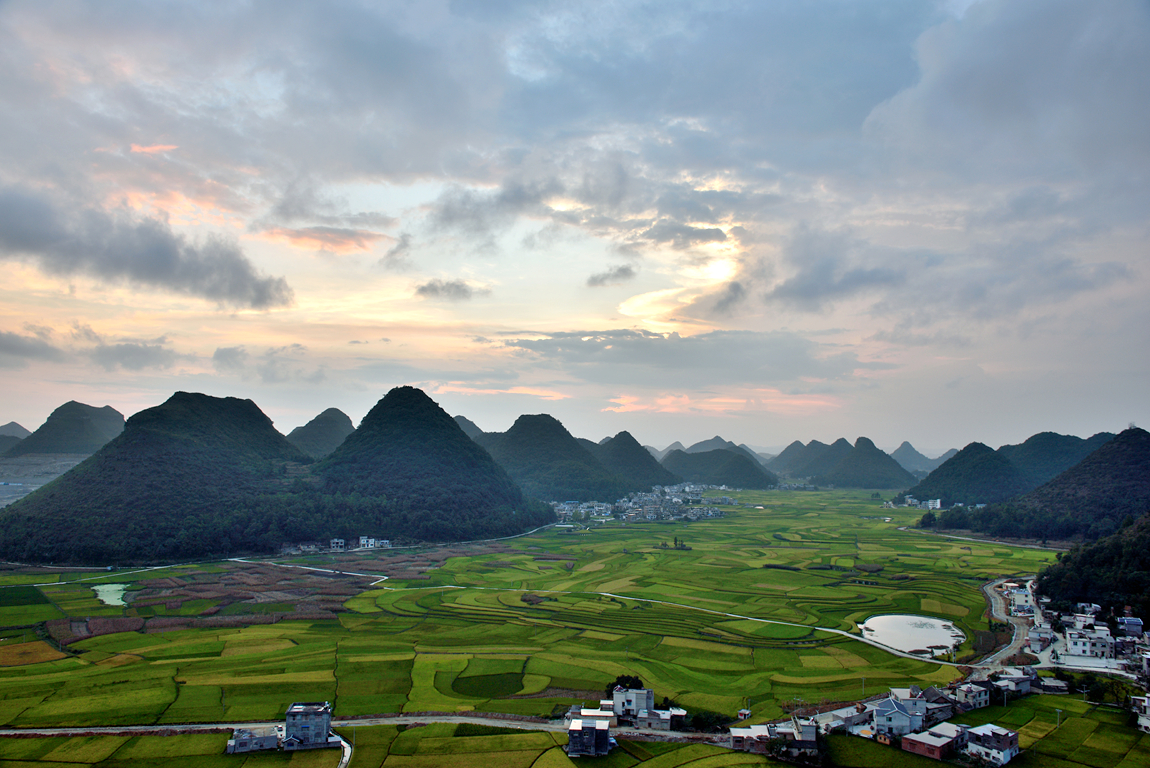 家乡风景之：《金秋、夕阳下的海庄田园》。