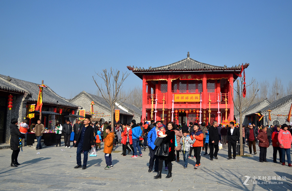 民俗表演扭秧歌     1