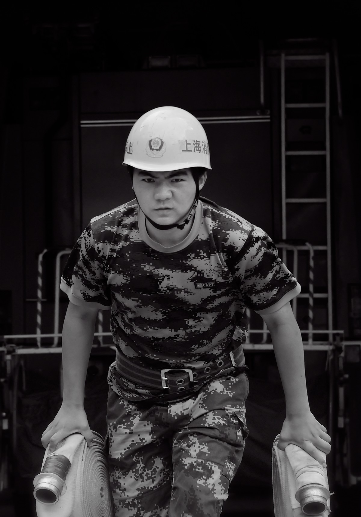 不久前拍的一组消防战士演练公益题材纪实向勇敢的消防战士致敬祈福