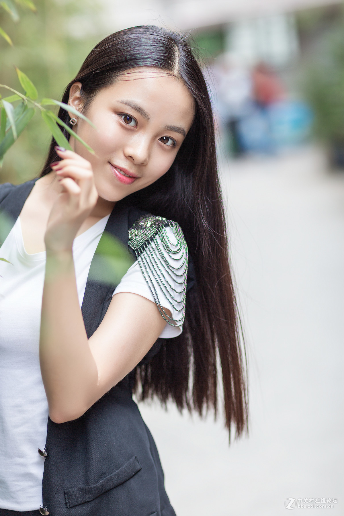 美丽黑衣妹 请指教