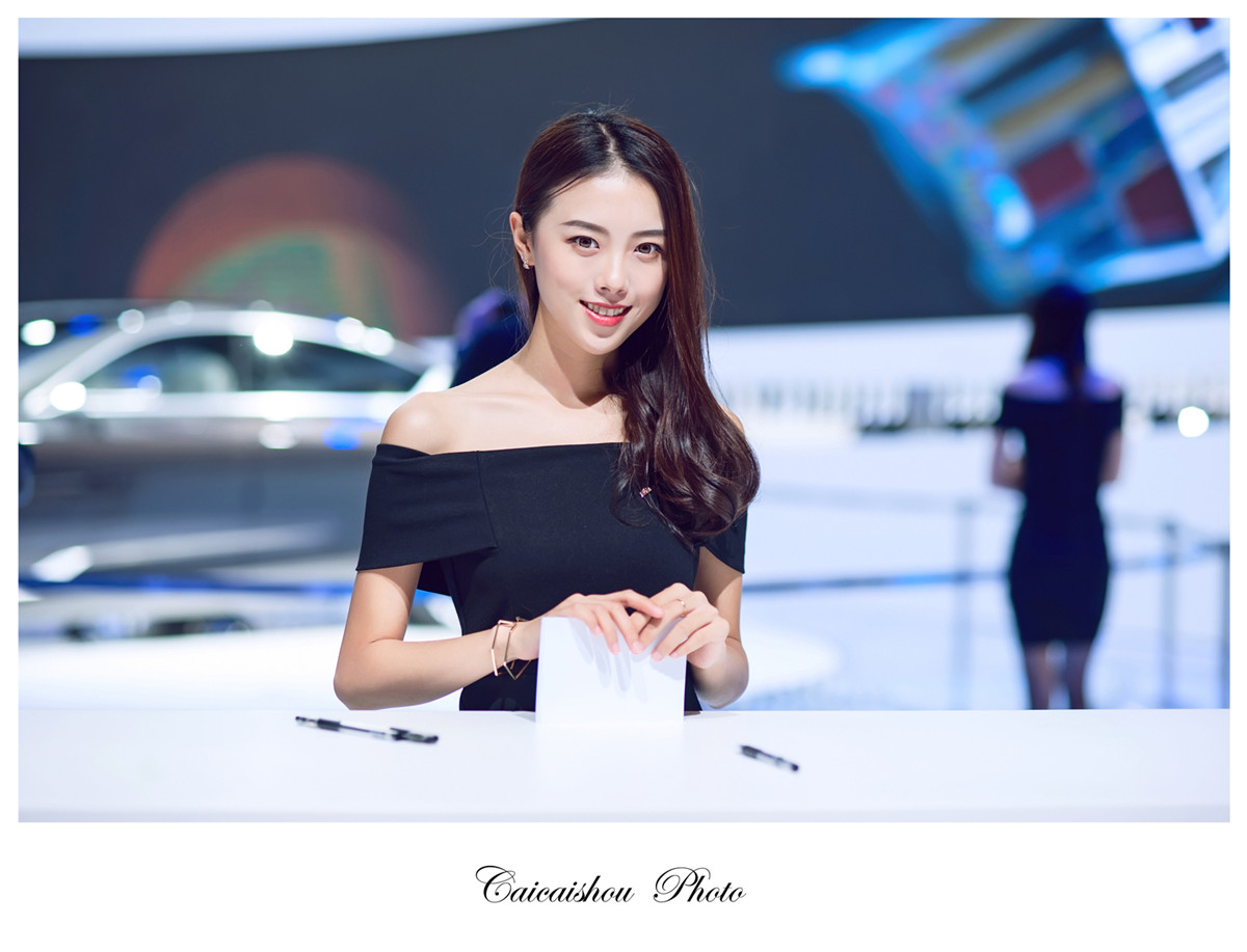 【菜々手摄影】2017上海国际车展帅哥美女香车随拍